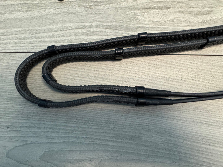 SALE Rubber Reins with Handstops and Buckles Black Full (R10)